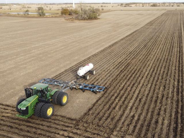 If you want your nitrogen to stay where you put it, it&#039;s best to wait on lower soil temperatures when applying anhydrous ammonia. (DTN file photo)